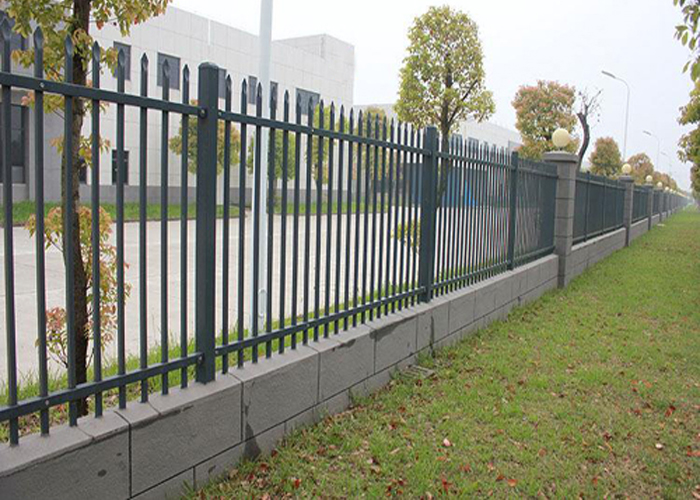 安远工厂厂区锌钢围墙护栏工程案例